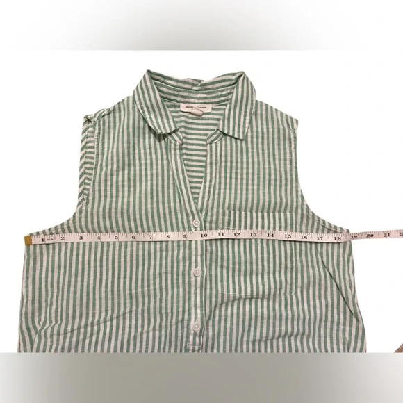 beachlunchlounge collection Linen/Cotton green & white stripe top. Size Small. - Picture 9 of 12